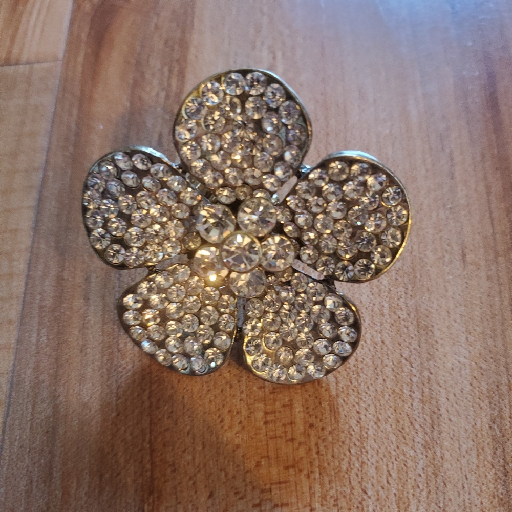 Gold Flower Ring with Rhinestones
